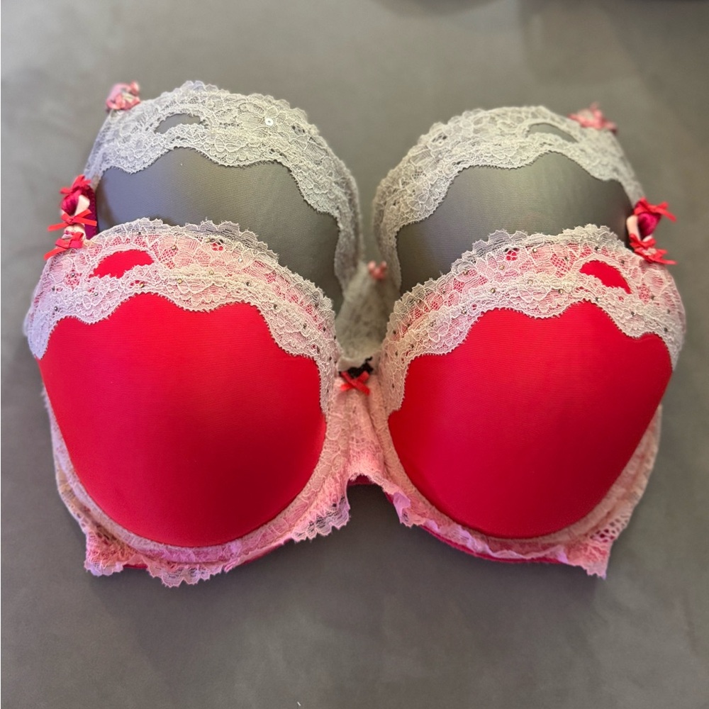 Victoria’s Secret Dream Angels Lace Bras 32DDD – 2 for $20